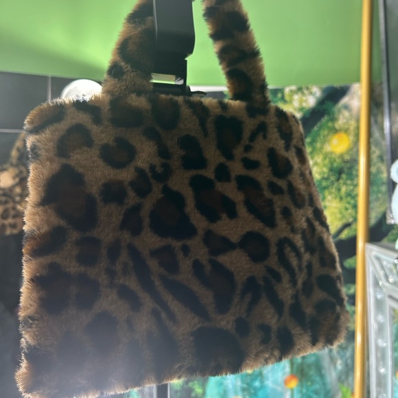 Mini hello kitty cheetah print purse - Picture 3 of 3